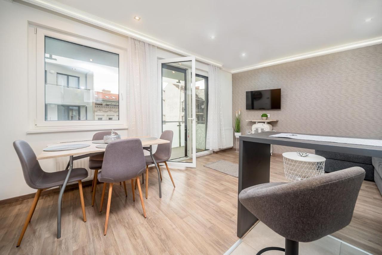 Grace Pine Apartment 3 Budapest Luaran gambar