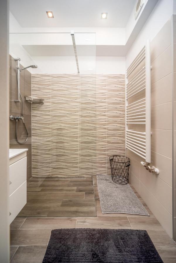 Grace Pine Apartment 3 Budapest Luaran gambar