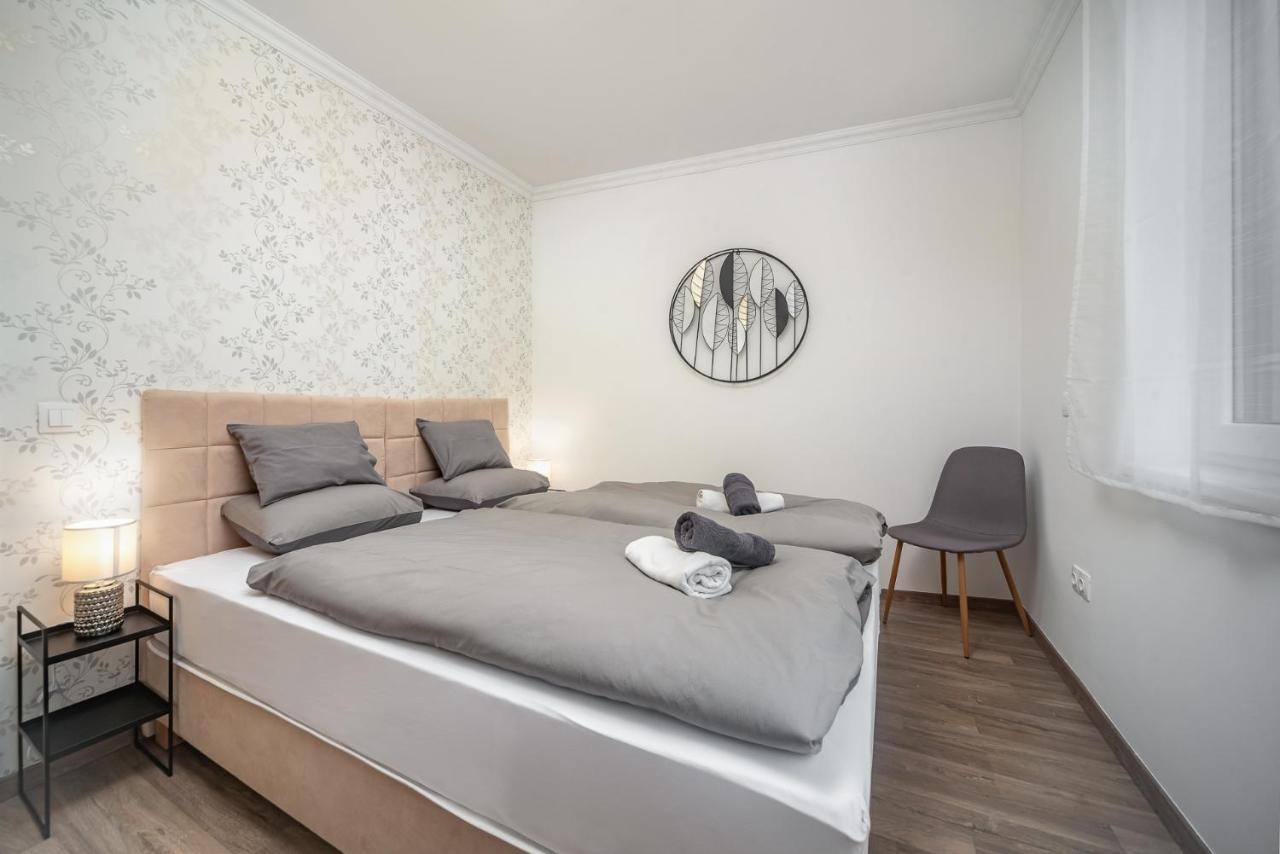 Grace Pine Apartment 3 Budapest Luaran gambar