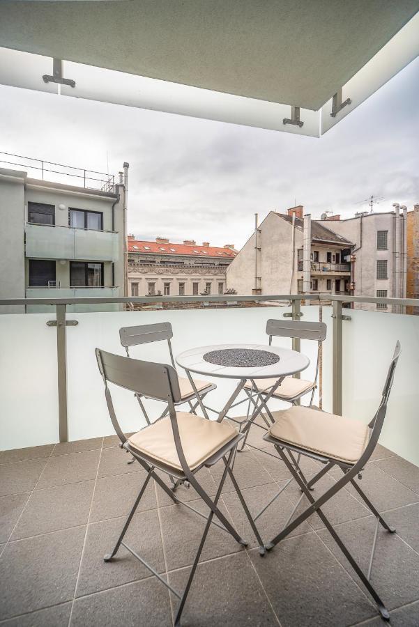 Grace Pine Apartment 3 Budapest Luaran gambar