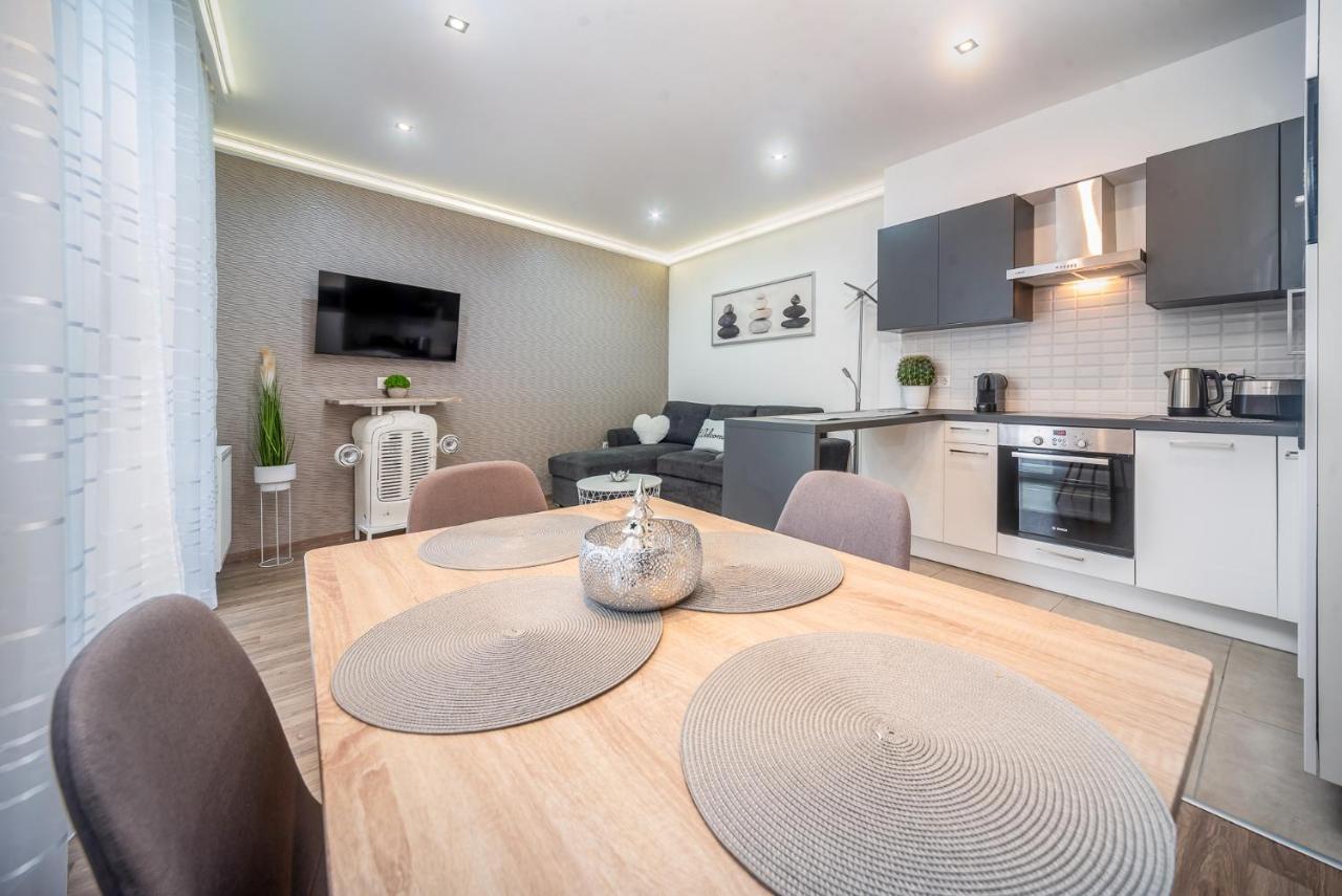 Grace Pine Apartment 3 Budapest Luaran gambar